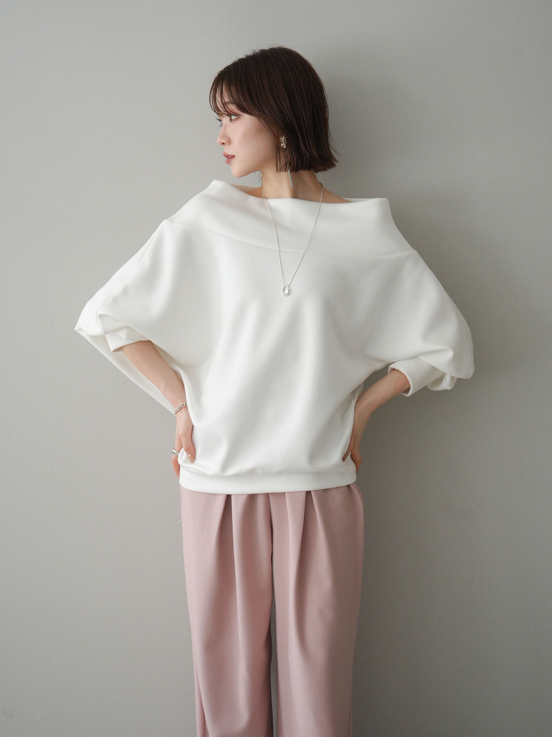 [予約]アシンメトリーオフショルポンチプルオーバー/white