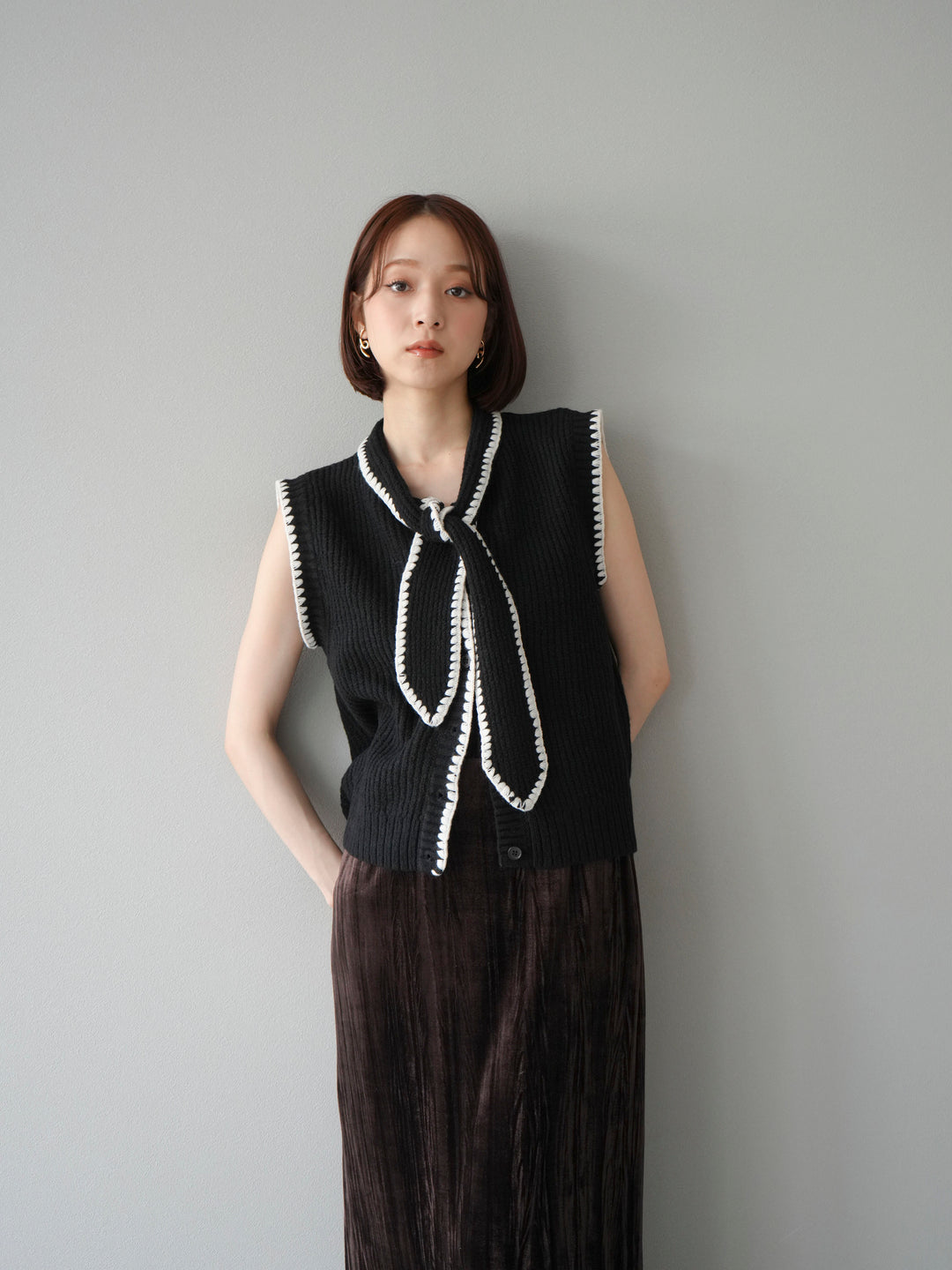 [予約]ステッチデザインボウタイニットベスト/ブラック