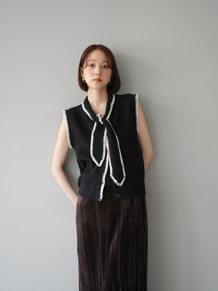 [予約]ステッチデザインボウタイニットベスト/ブラック