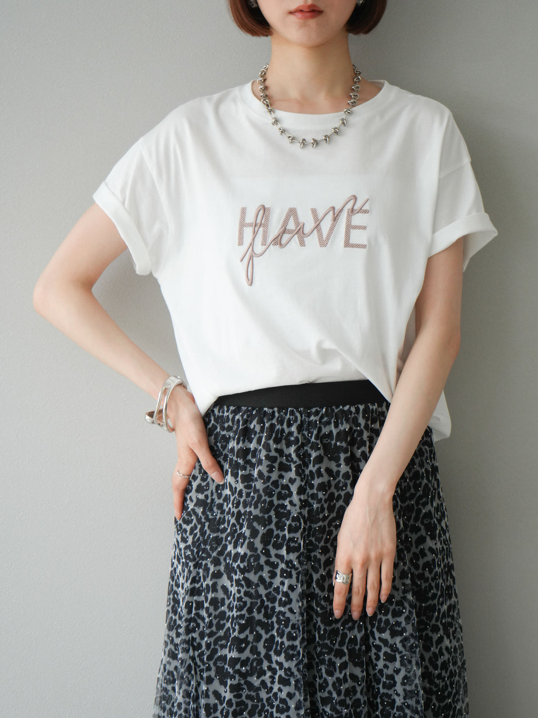 [予約]デザインロゴ刺繍Tシャツ/オフホワイト