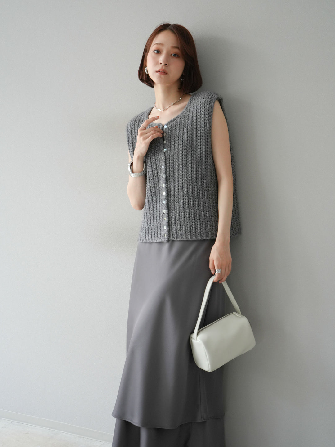 [予約]ランダムボタンニットベスト/チャコール