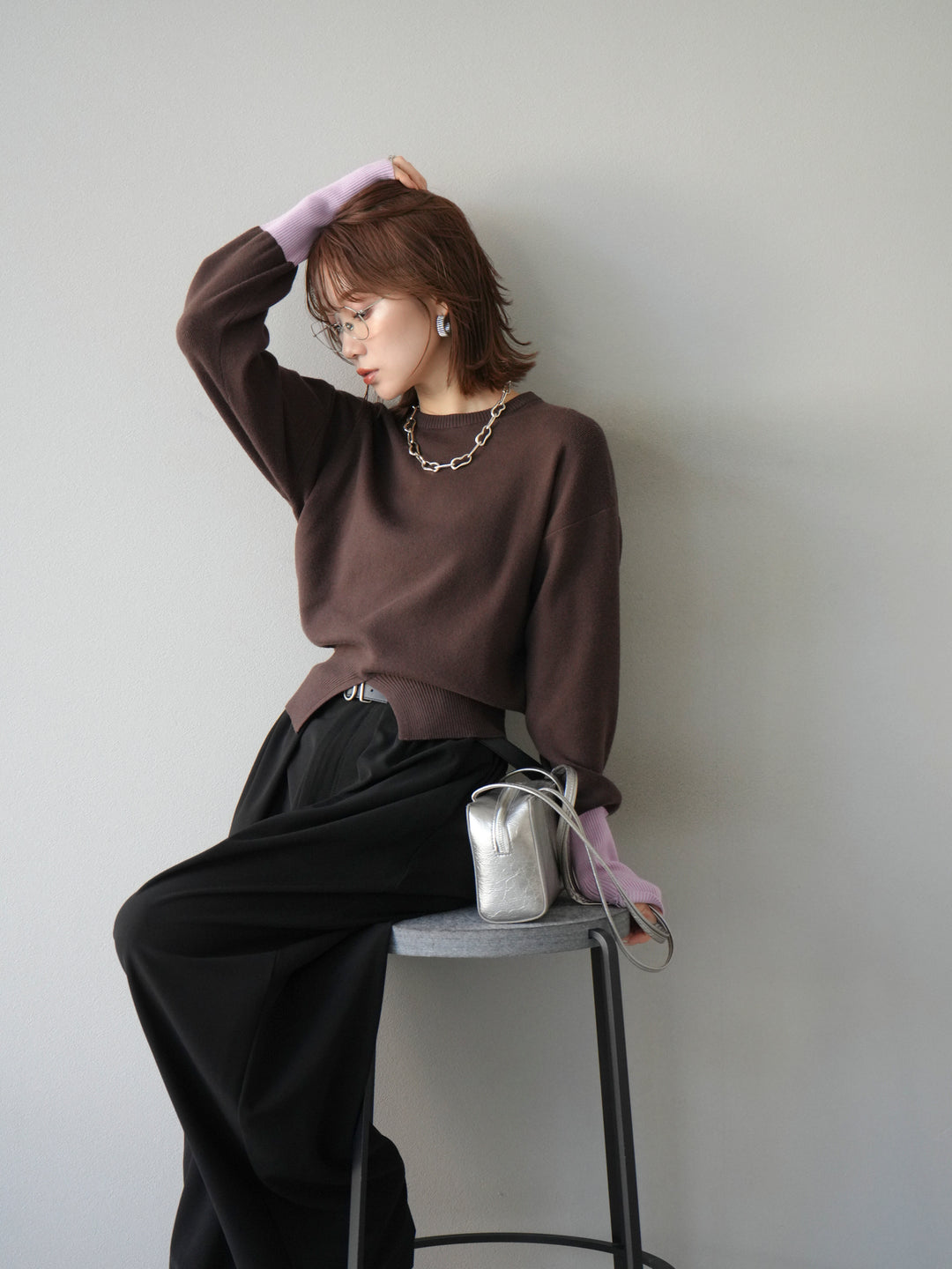 [予約]袖配色フロントスリットニットプルオーバー/ブラウン