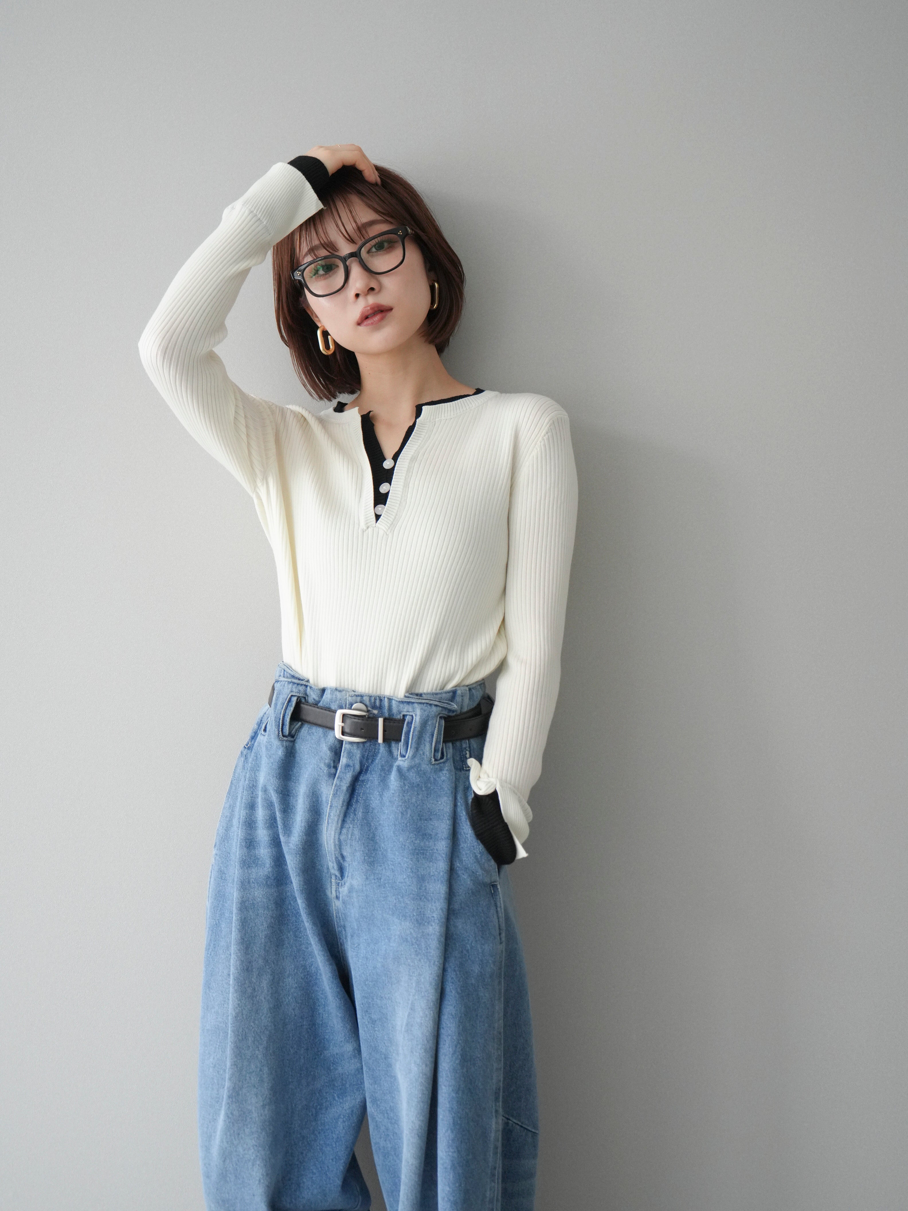 【新作】ハイウエストベルトループデザインデニムパンツ　lumier SET]バイカラーキーネックリブニットトップス+ハイウエストベルト