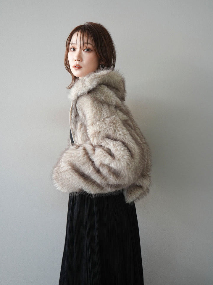 [予約]フェイクファーショートZIPジャケット/beigemix