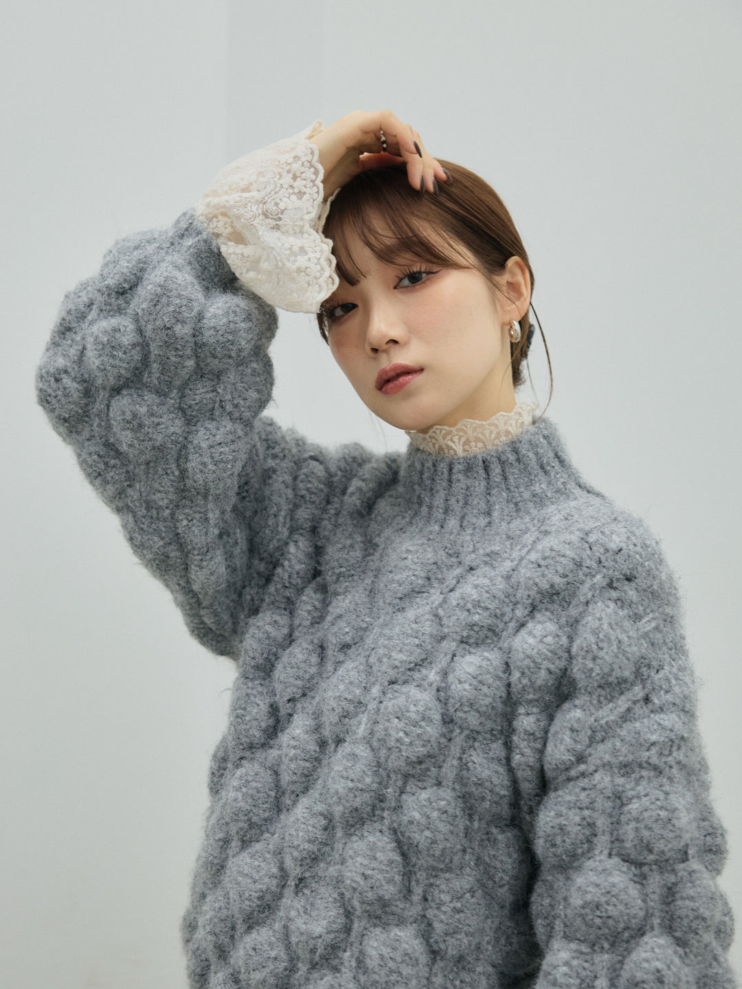 【Allure】[SET]ポップコーンハイネックニットプルオーバー+ハイネックレーストップス+モックスカルゼサイドタックコクーンパンツ(3set)