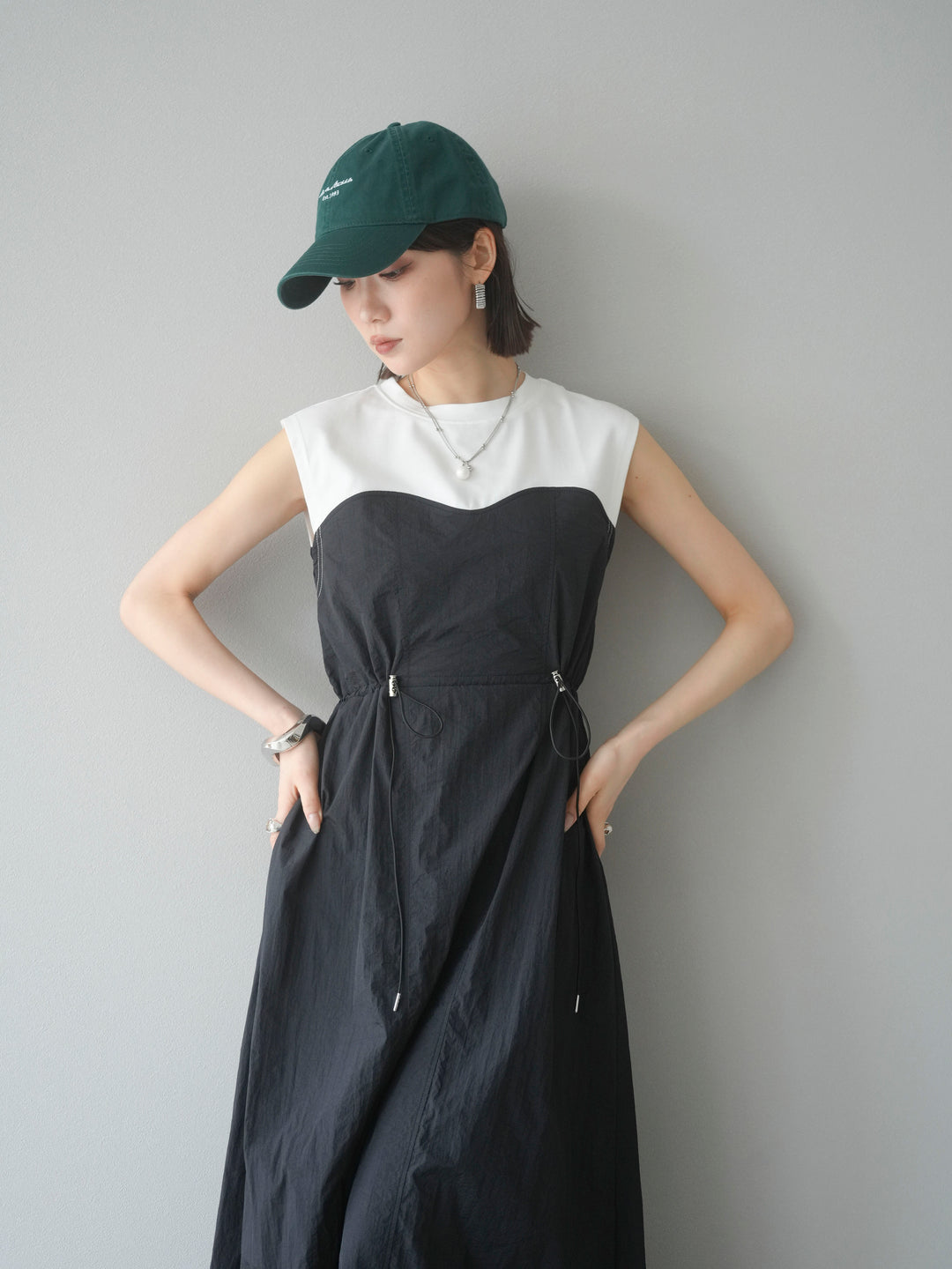 [SET] 剪裁對接尼龍洋裝 + 可選飾品套裝 (2 套)