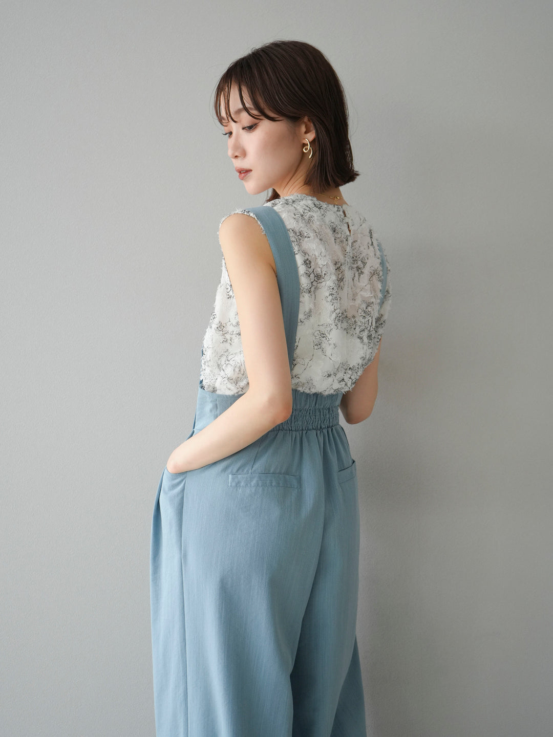 [SET]ストリングデザインハイウエストサロペット+ニュアンスフリンジジャガードノースリーブブラウス(2set)