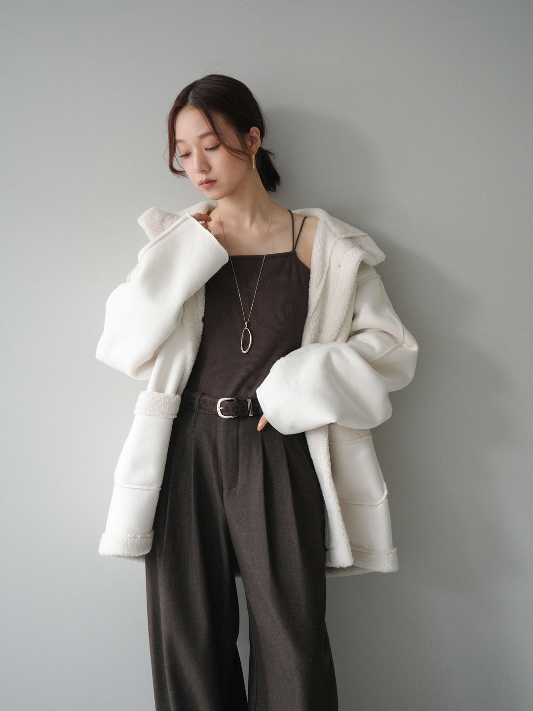 [SET]スタンドネックフェイクムートンミディアムコート+アニマル柄ベルト付きウールタッチワイドパンツ(2set)