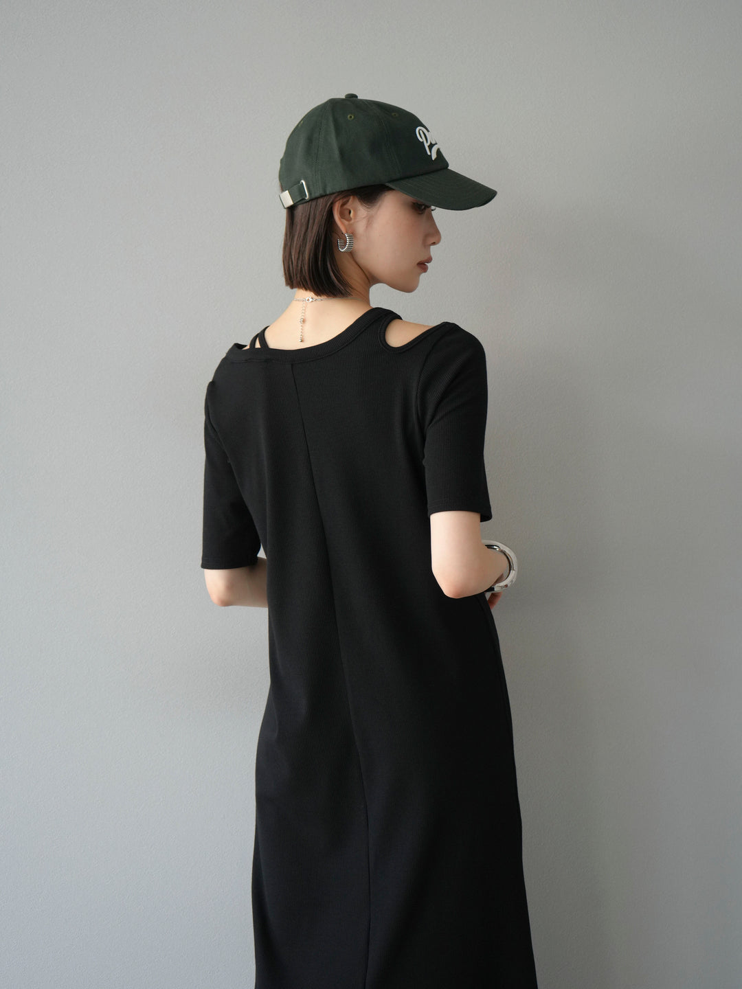 [予約]デザインネックカットリブワンピース/ブラック