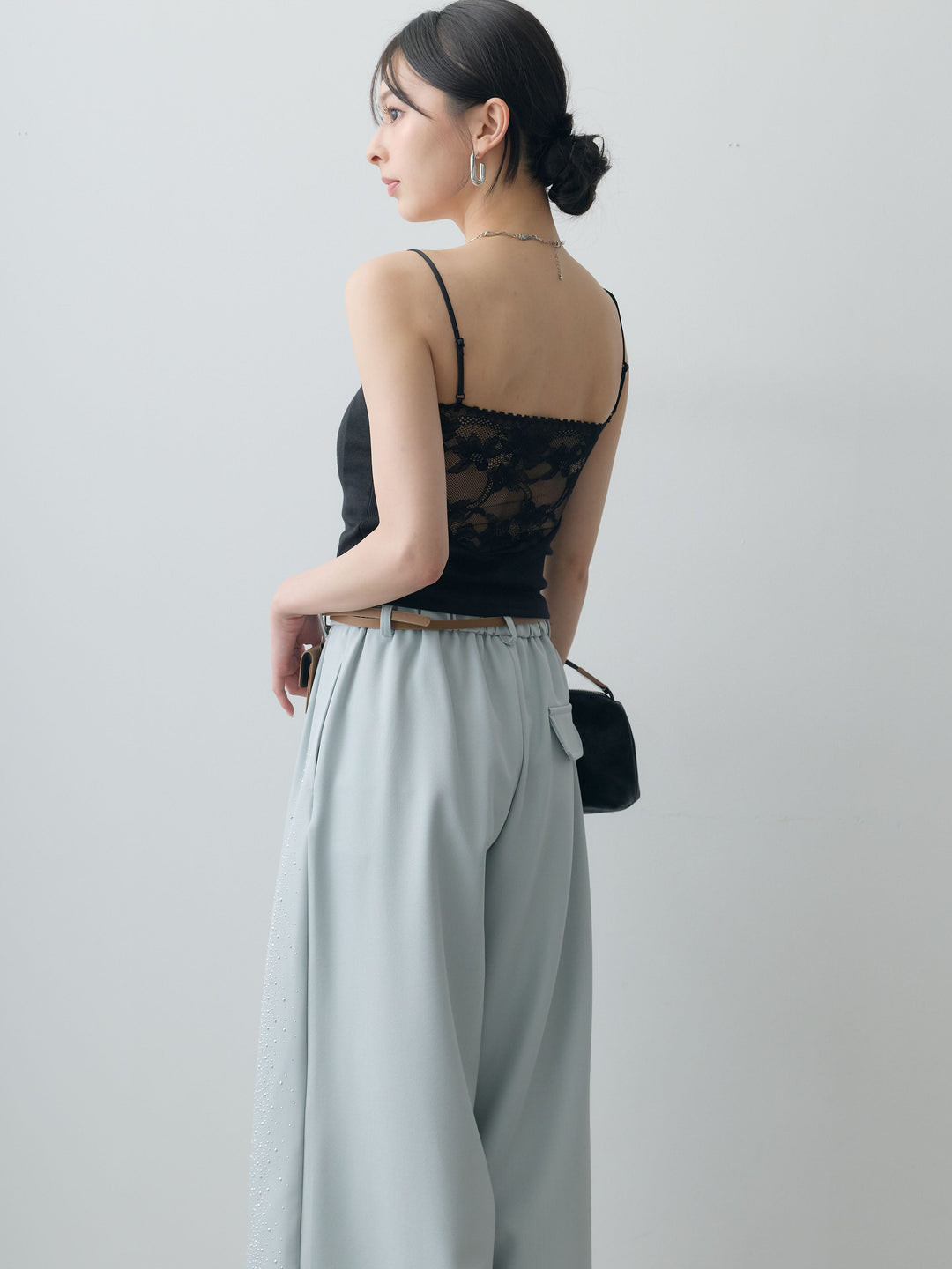 [SET]カップ付バックレースキャミソール+ポーチベルト付サイドビジュータックワイドパンツ(2set)