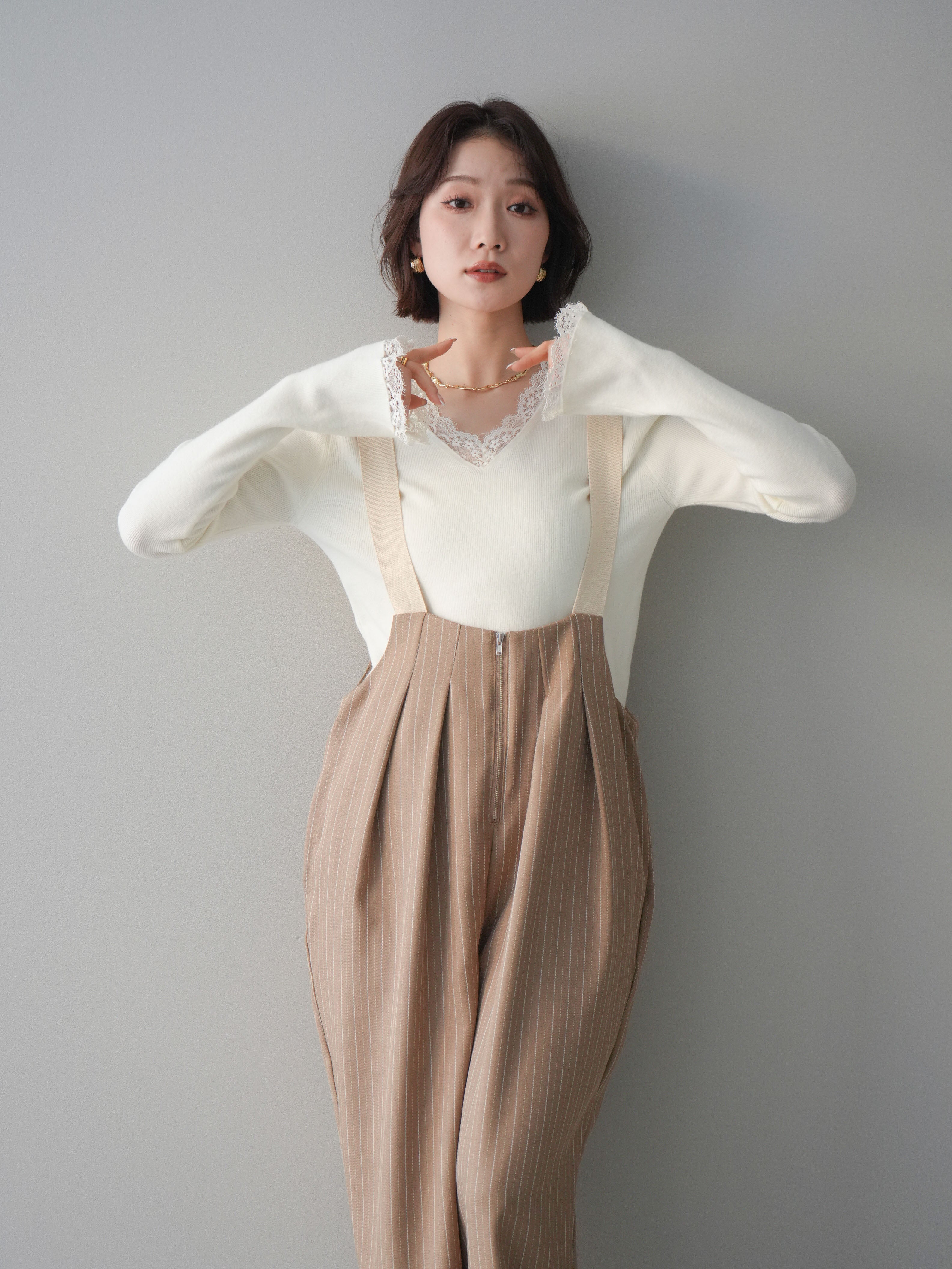 予約]レースドッキングVネックニットトップス/white – Lumier