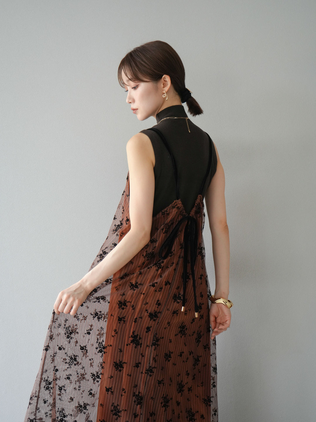 [SET]フロッキーチュールレイヤードベロアキャミワンピース+プチネックセンターシームノースリーニットトップス(2set)