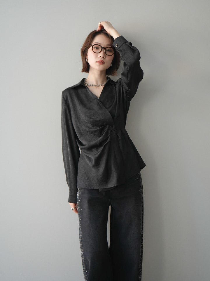 [予約]サイドギャザーアシンメトリーデザインサテンブラウス/black