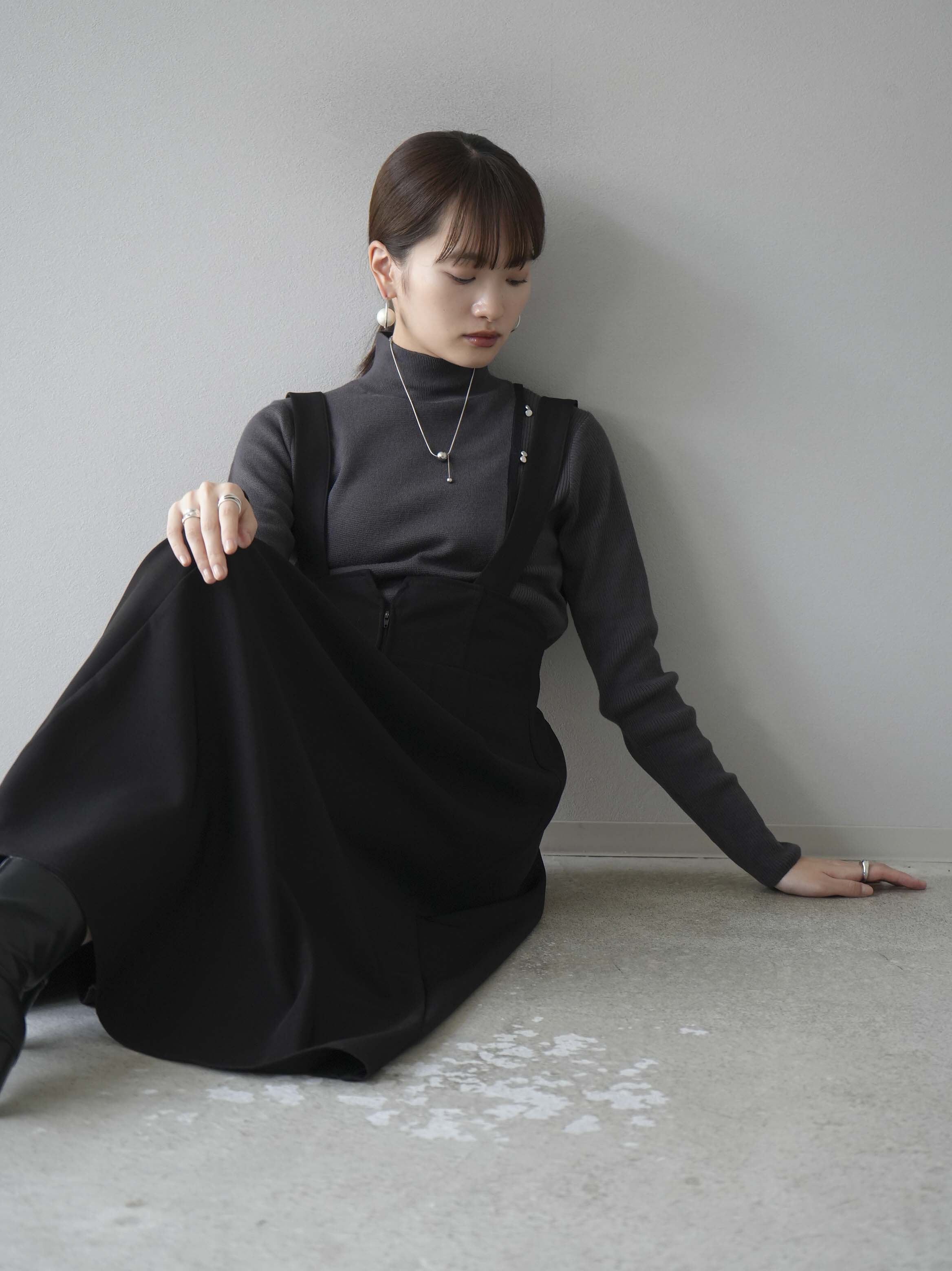 ※美品 ドイツ代表 ピステ ドリルトップ ハイネック モノトーン 予約]ボトルネック配色デザインボタンニットトップス/チャコール – Lumier