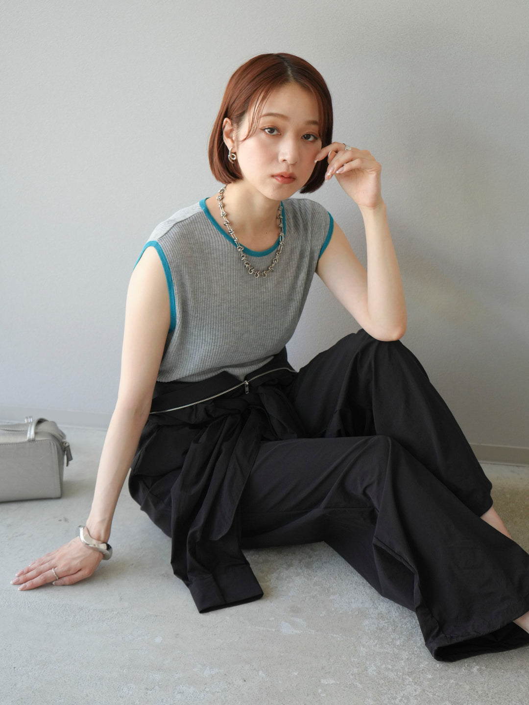 [予約]リネンタッチ配色ニットノースリーブプルオーバー/モクグレー