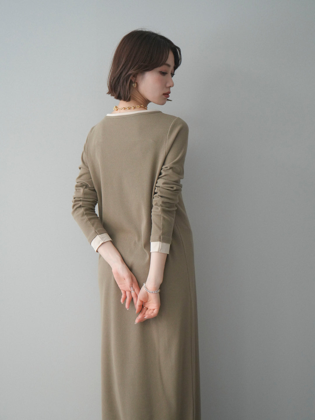 [SET]配色レイヤードヘンリーネックカットリブワンピース+選べるアクセセット(2set)