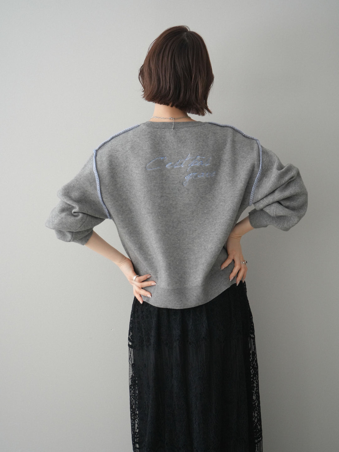 [予約]バックロゴ刺繍配色ステッチニットプルオーバー/gray