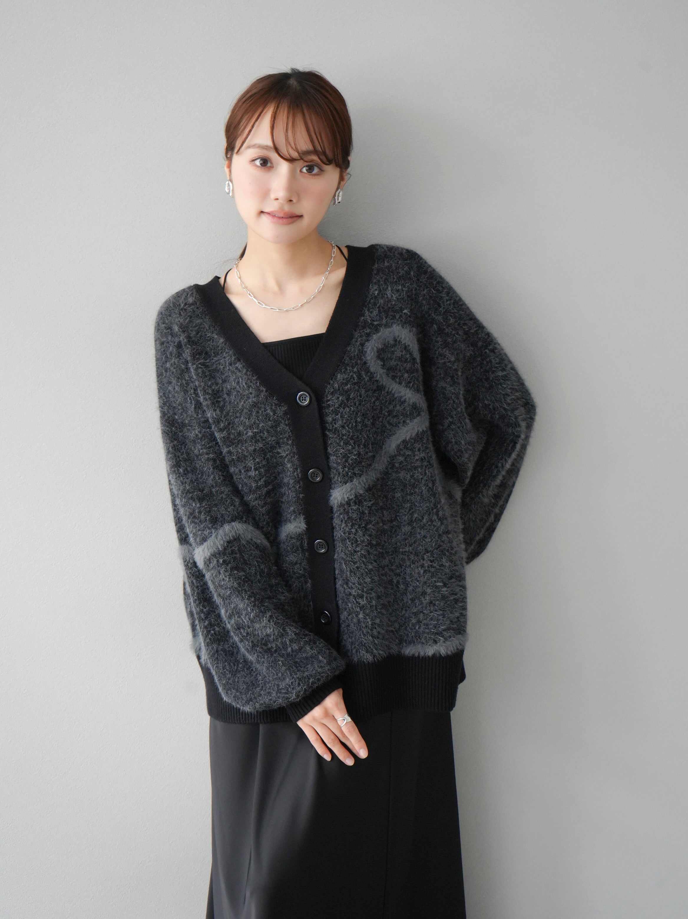 予約]フェザーリボンVネックカーディガン/ブラック – Lumier
