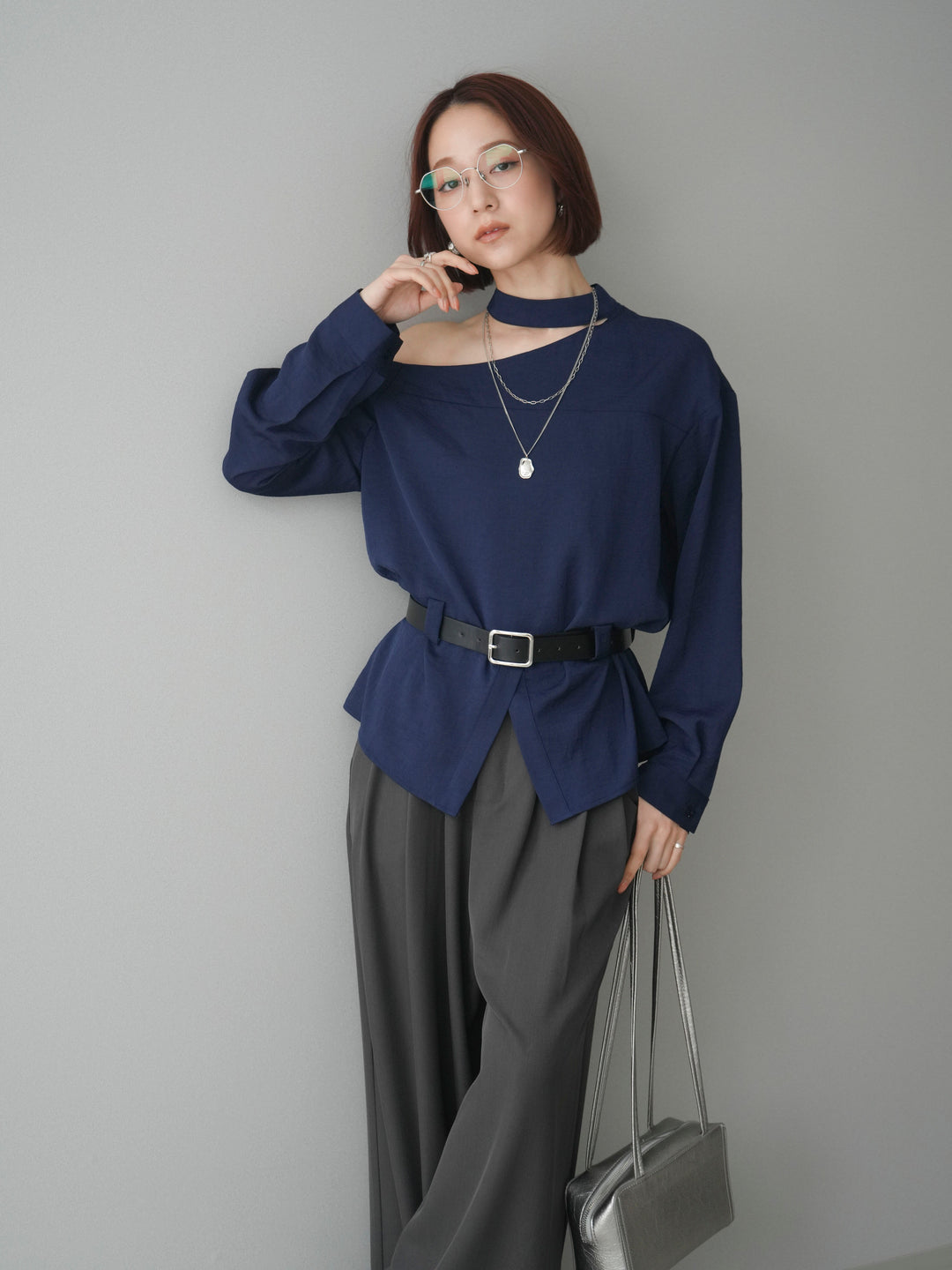 [SET]ベルト付ワンショルダースリットブラウス+編み込みベルト付タックワイドパンツ(2set)