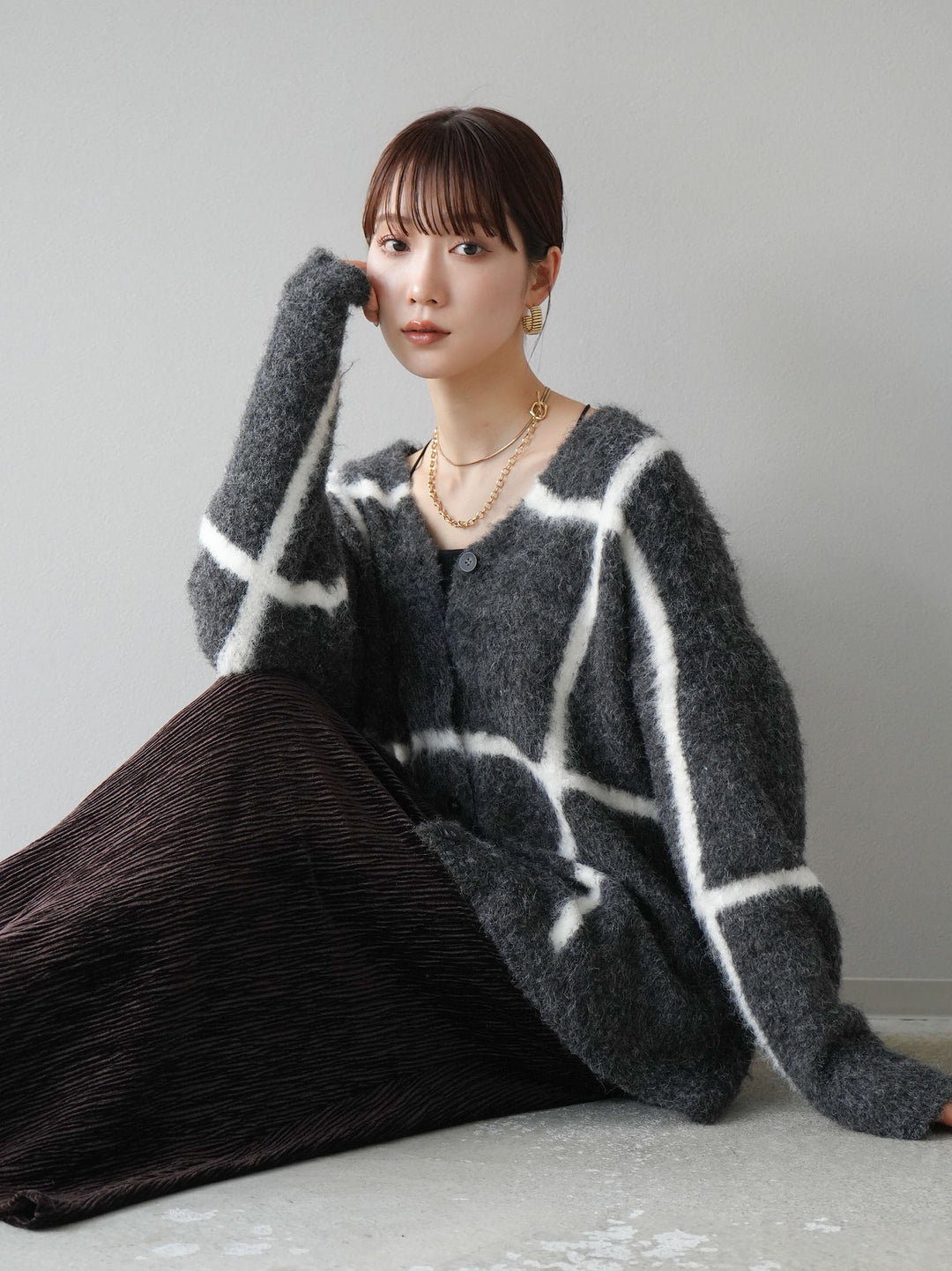 [預訂] 毛絨格紋開襟衫/炭灰