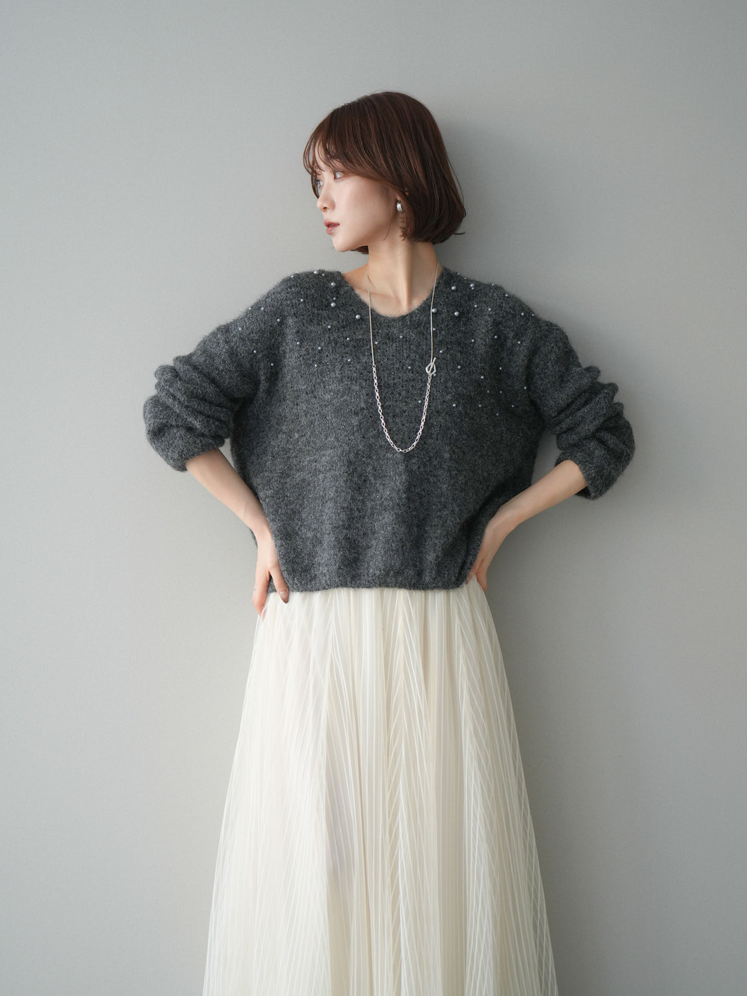 [予約]パール×ビジューVネックニットプルオーバー/gray
