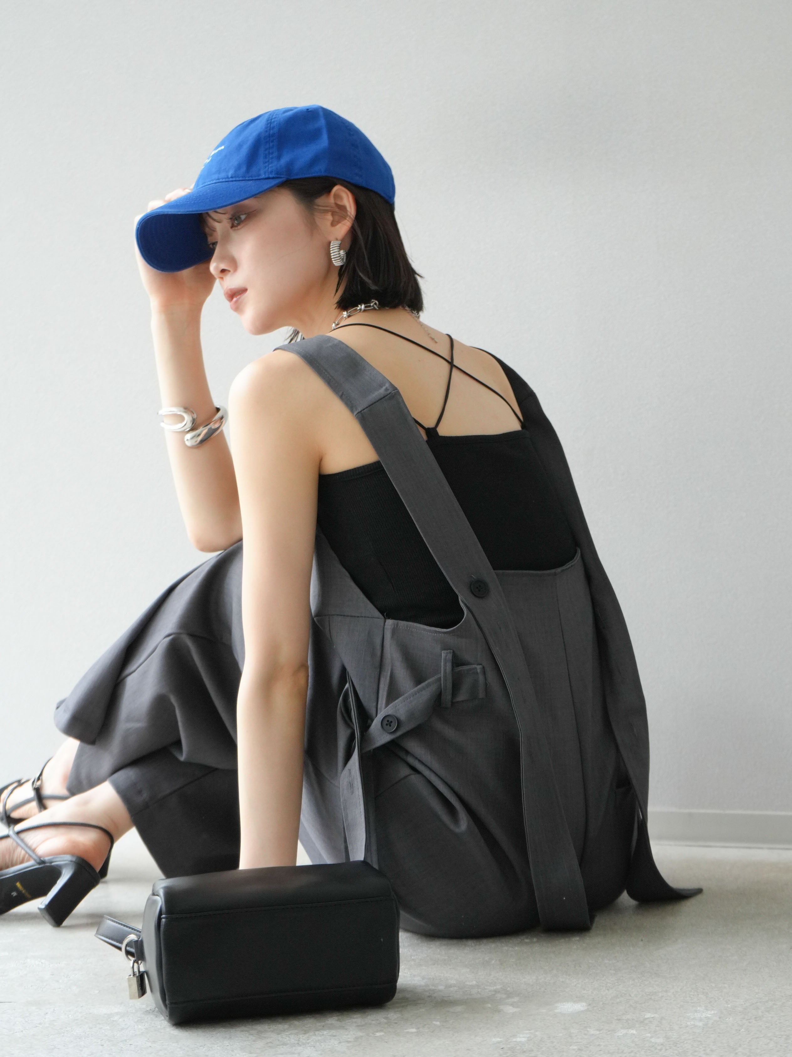 予約]ベルトデザインサロペット/グレー – Lumier