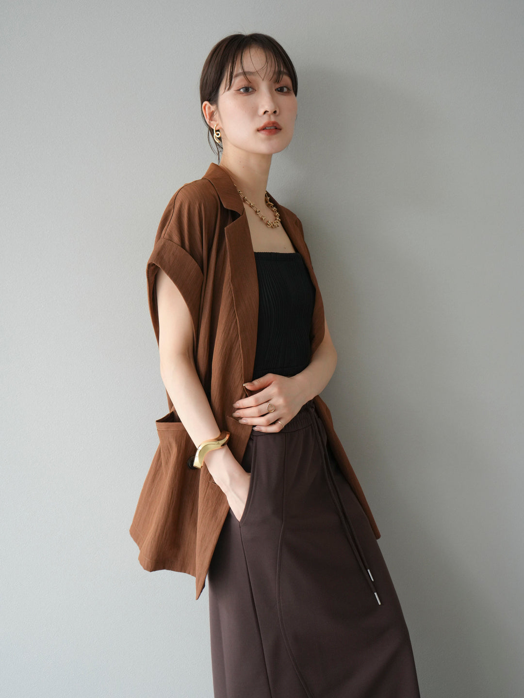 [SET]リネンライクノースリーブダブルジレ+ウェーブパイピングカップ付ベアキャミソール(2set)