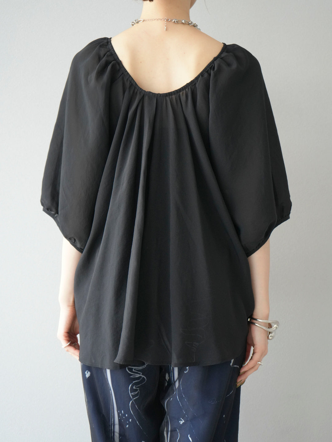 [予約]ボリュームスリーブシアータックブラウス/ブラック