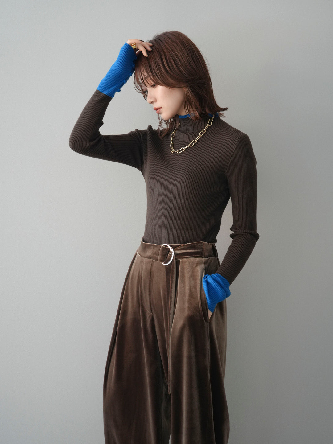 [予約]袖ボタンハイネック配色リブニットトップス/brown