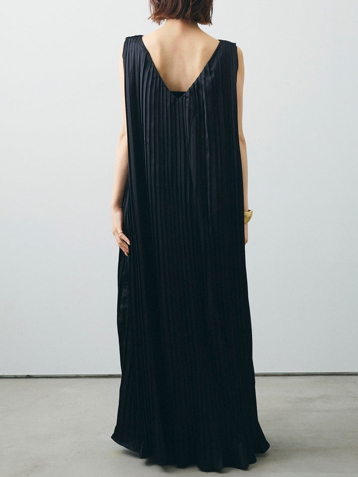 [予約]サテンプリーツVネックワンピース/ブラック