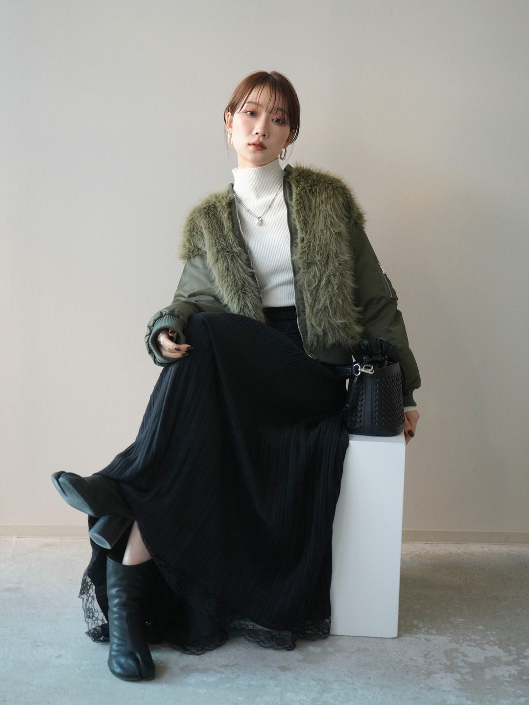 [SET]ファードッキングMA-1+袖ボタンボトルネックリブニットトップス+裾レーススウェードプリーツマキシスカート(3set)