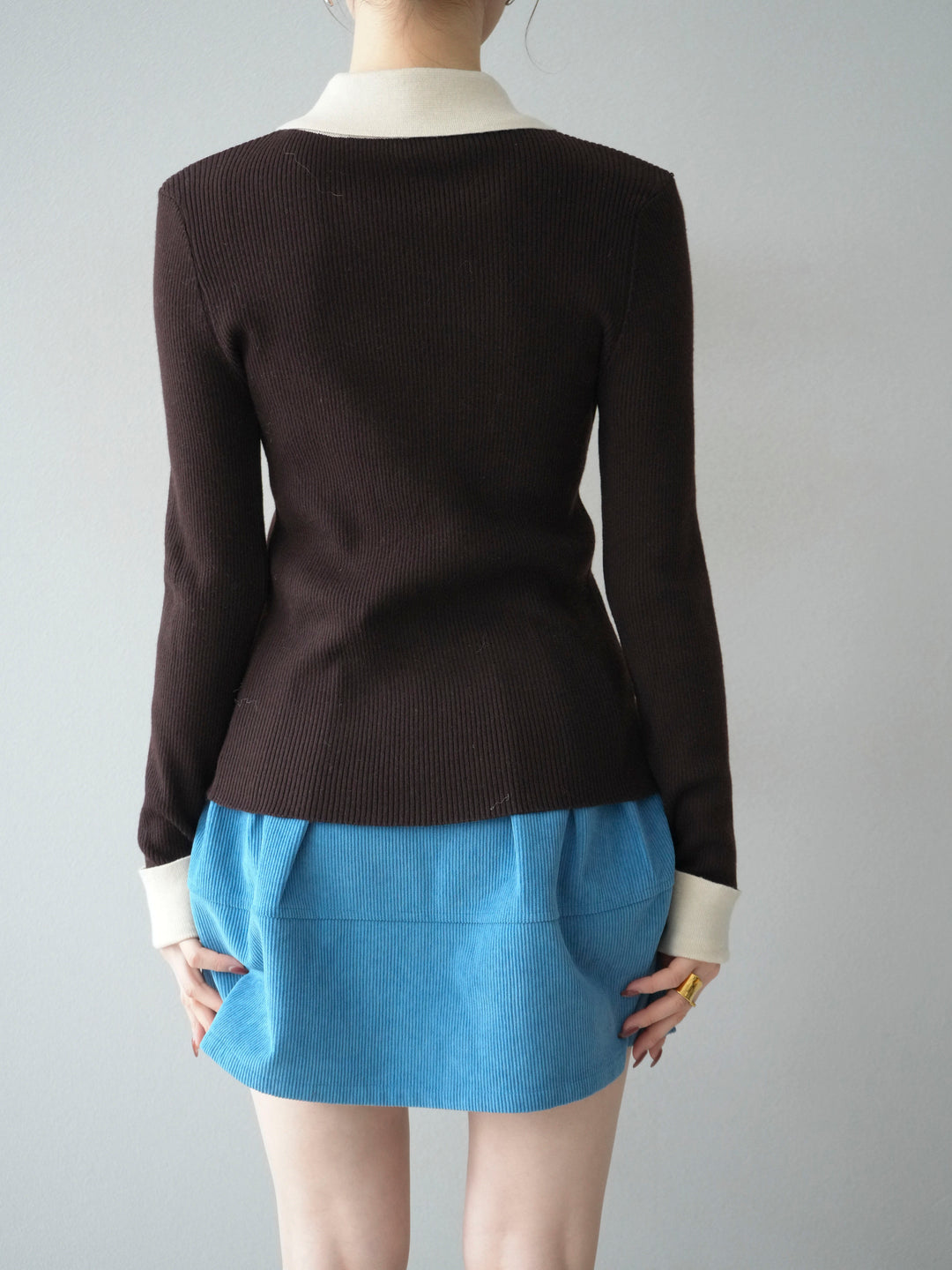 [予約]ニットカフス襟付き配色リブニットトップス/brown