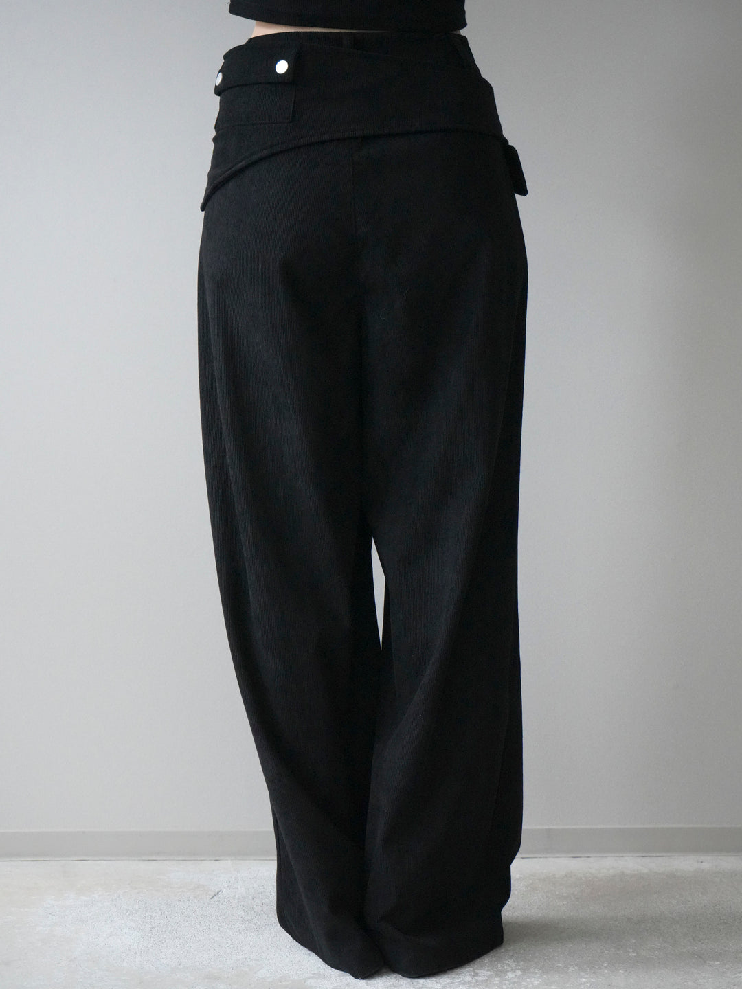 [予約]コーデュロイ巻きベルト付きパンツ/black