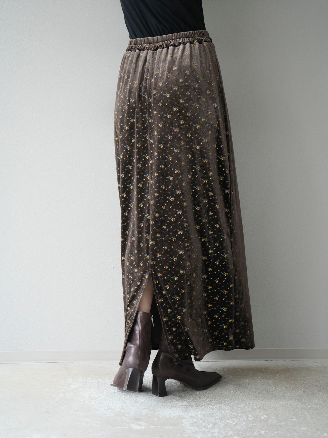 [予約]ベロアフラワープリントIラインスカート/ブラウンxイエロー