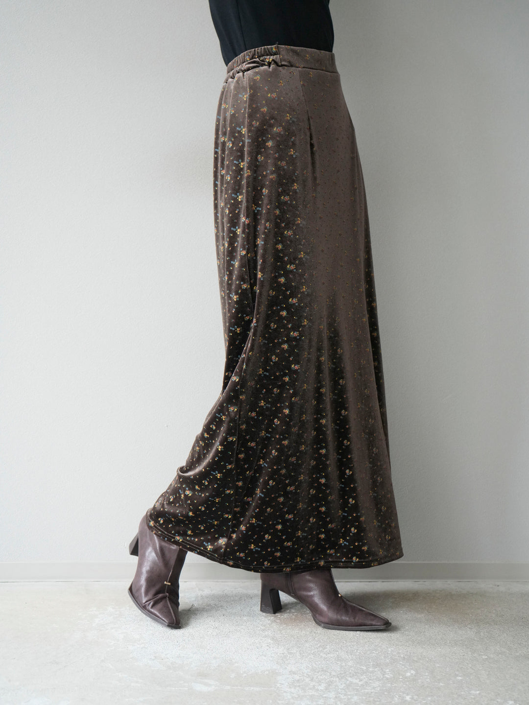 [予約]ベロアフラワープリントIラインスカート/ブラウンxイエロー