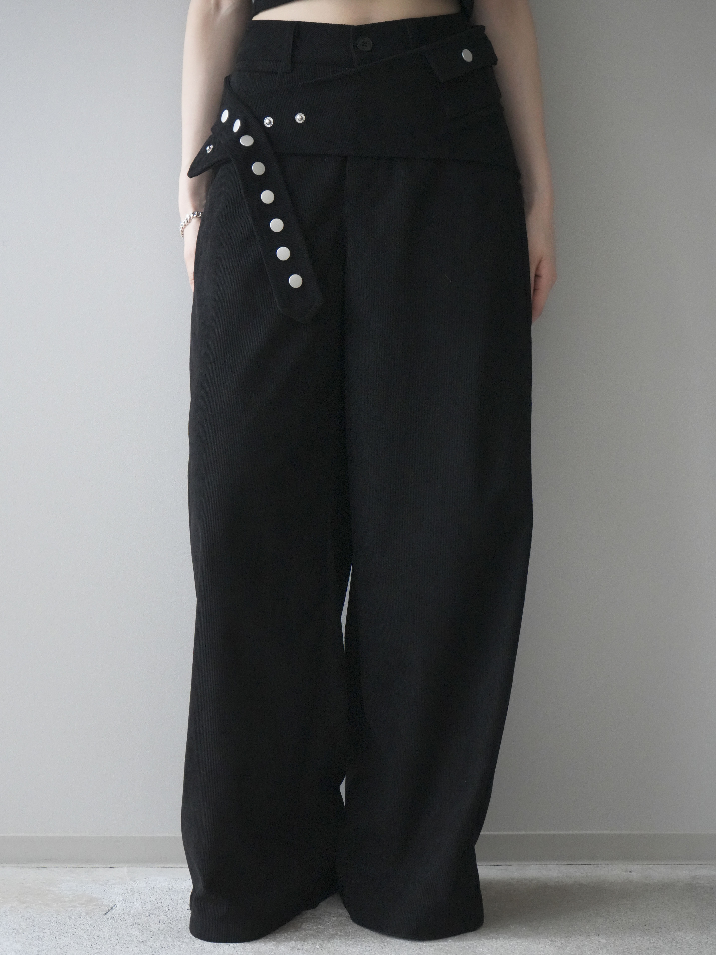 予約]コーデュロイ巻きベルト付きパンツ/black – Lumier