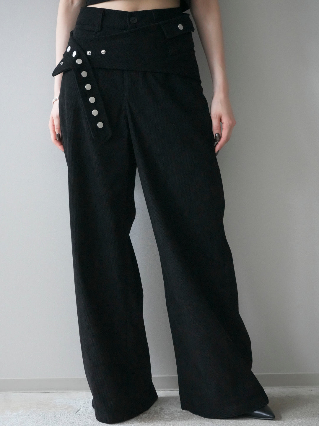 [予約]コーデュロイ巻きベルト付きパンツ/black