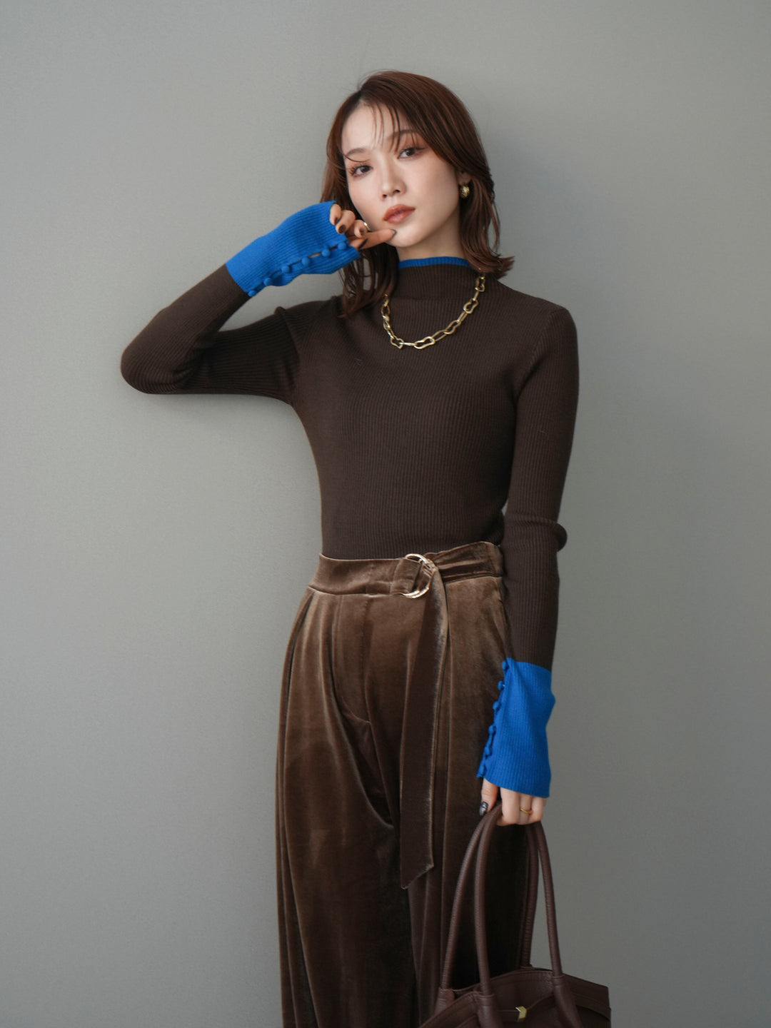 [予約]袖ボタンハイネック配色リブニットトップス/brown