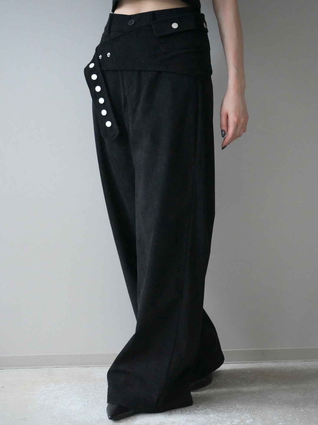 [予約]コーデュロイ巻きベルト付きパンツ/black