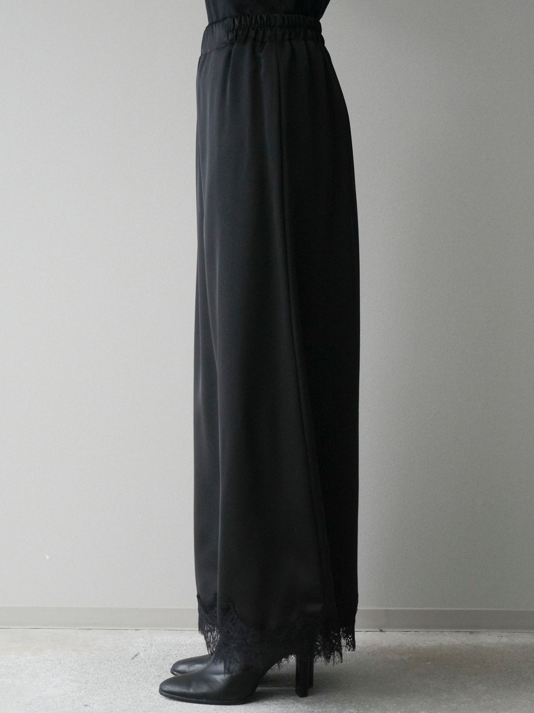 [予約]裾レースサテンナロースカート/black