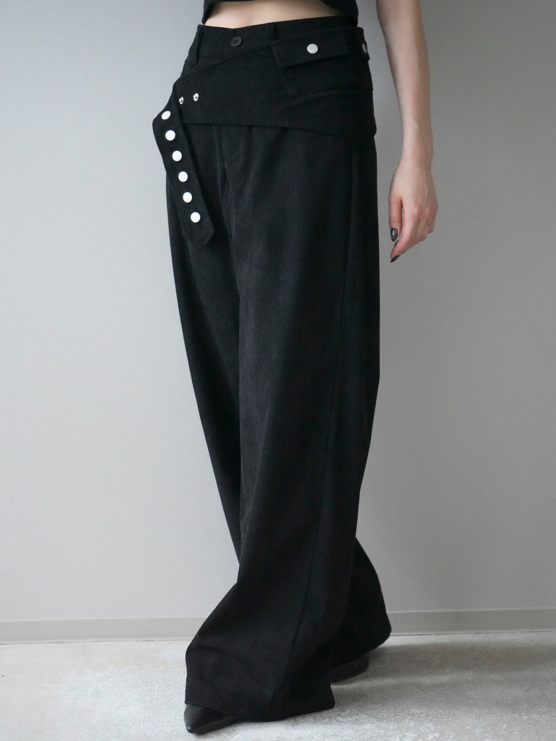 [予約]コーデュロイ巻きベルト付きパンツ/black