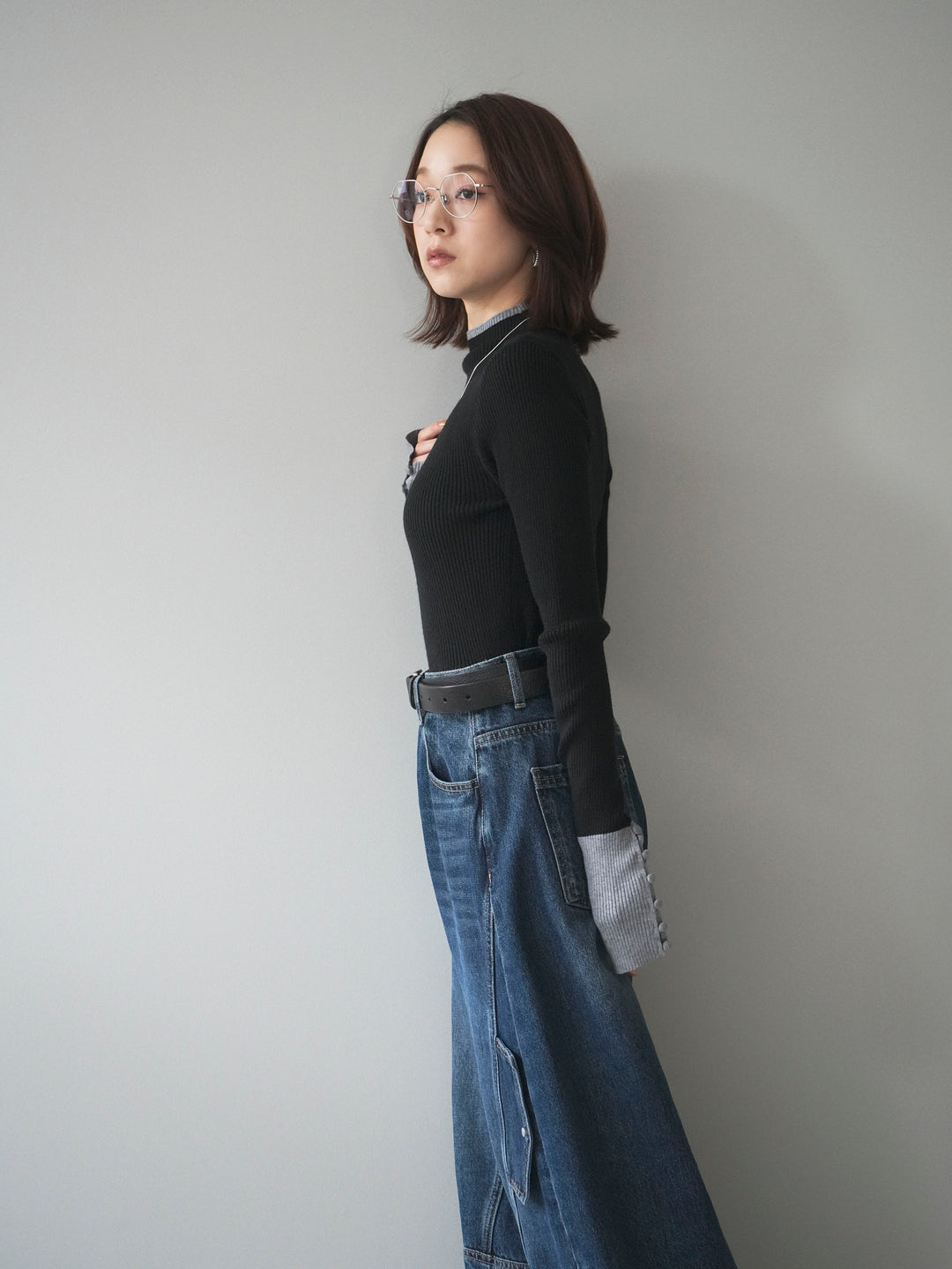 [予約]袖ボタンハイネック配色リブニットトップス/black