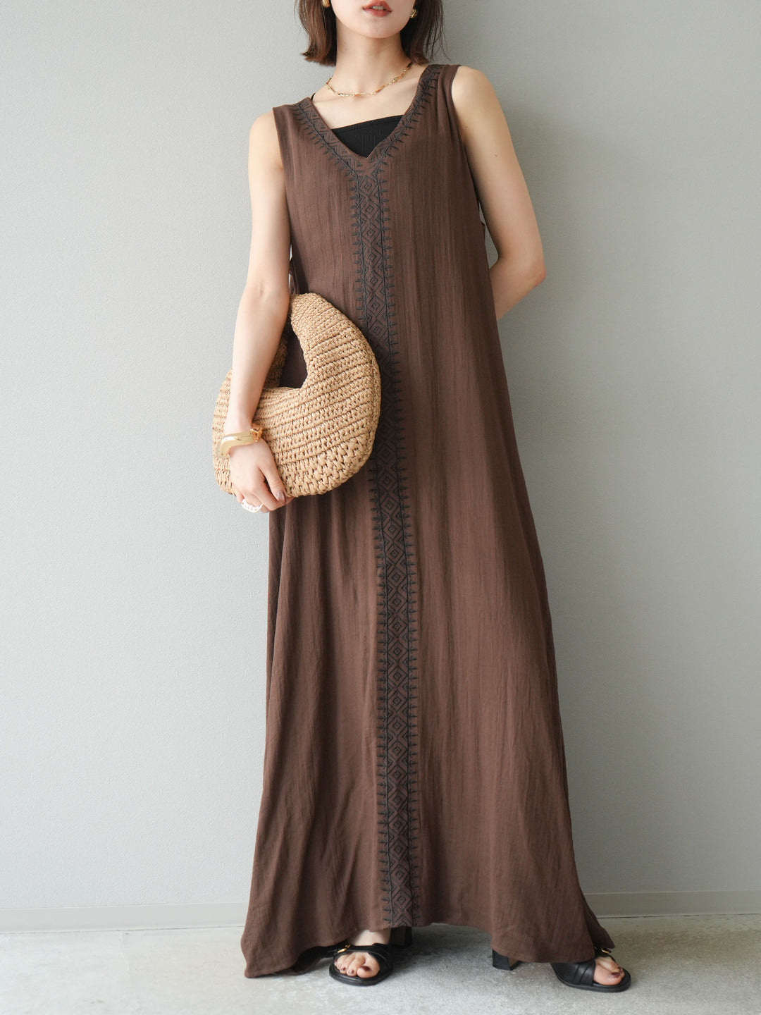 [予約]刺繍Vネックワンピース/ブラウン