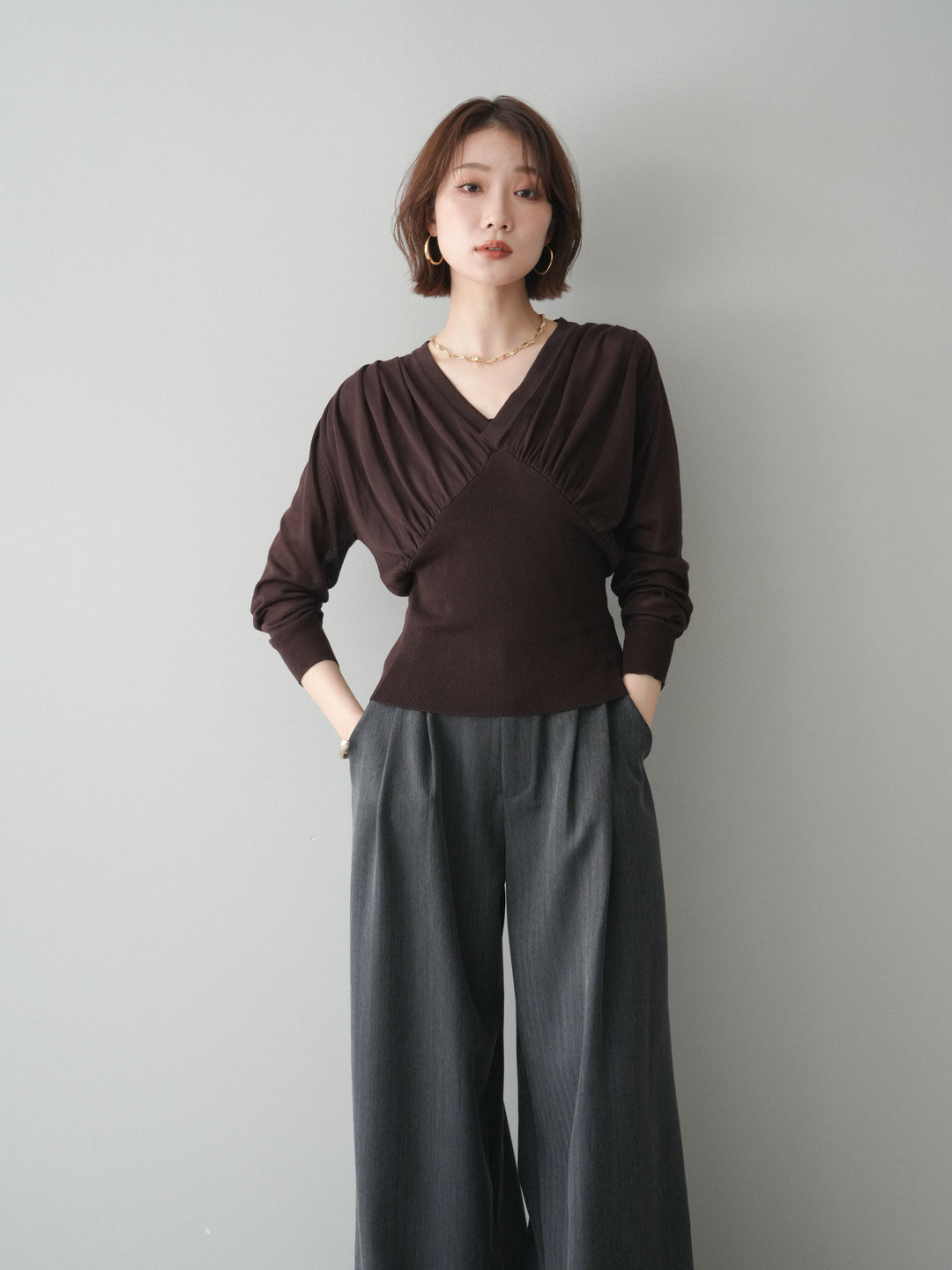[予約]サイドギャザーVネックニットプルオーバー/brown