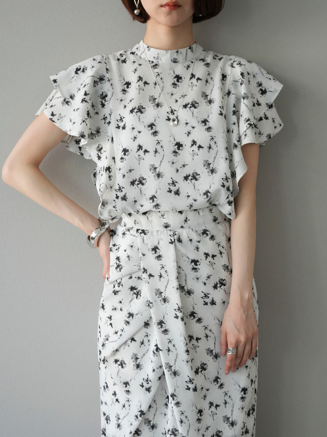 [予約]フラワーモチーフラッフルスリーブブラウス/ホワイト