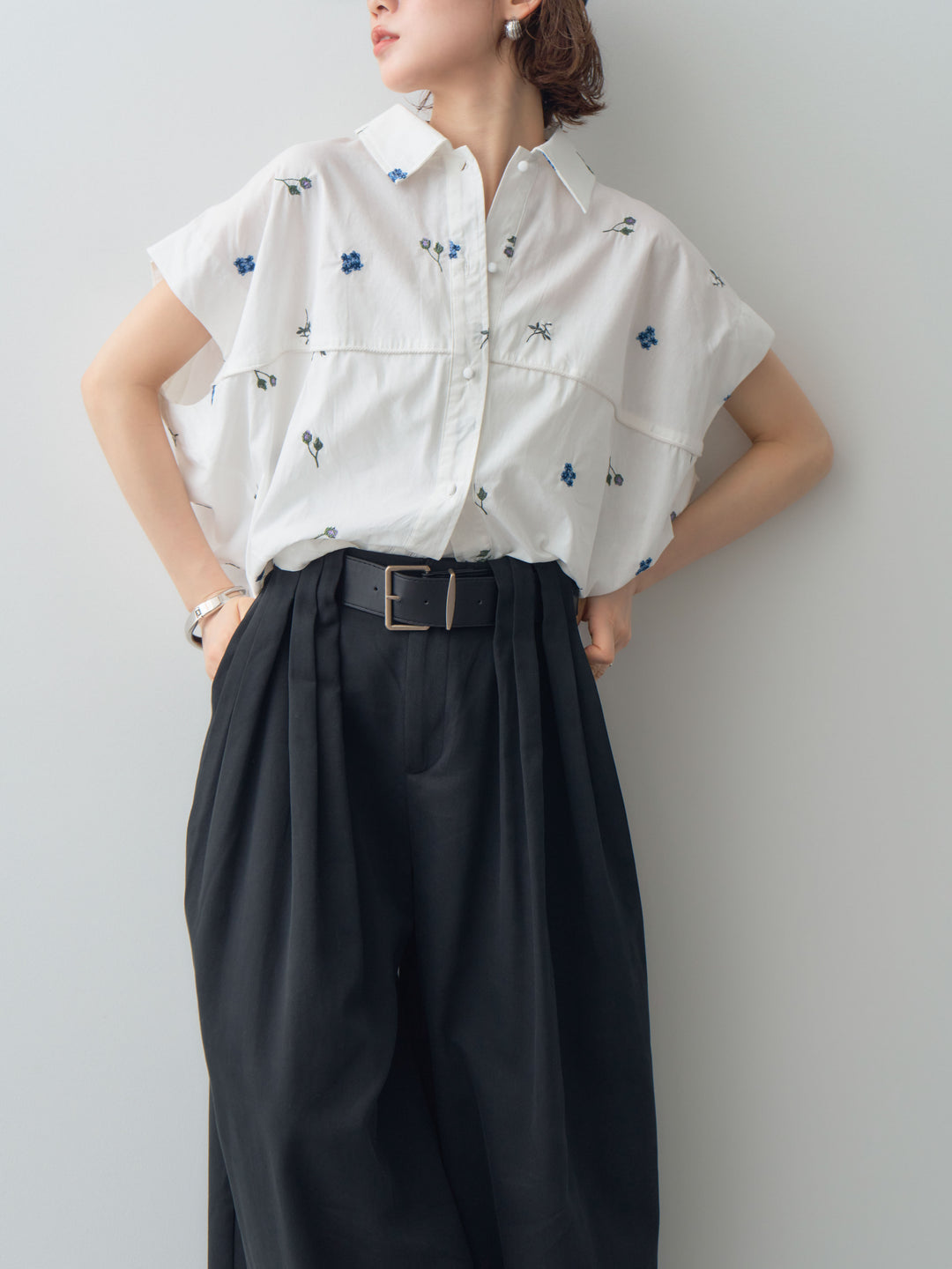 【套裝】花卉刺繡燈籠無袖襯衫+腰帶設計環扣闊腿褲（兩件套）