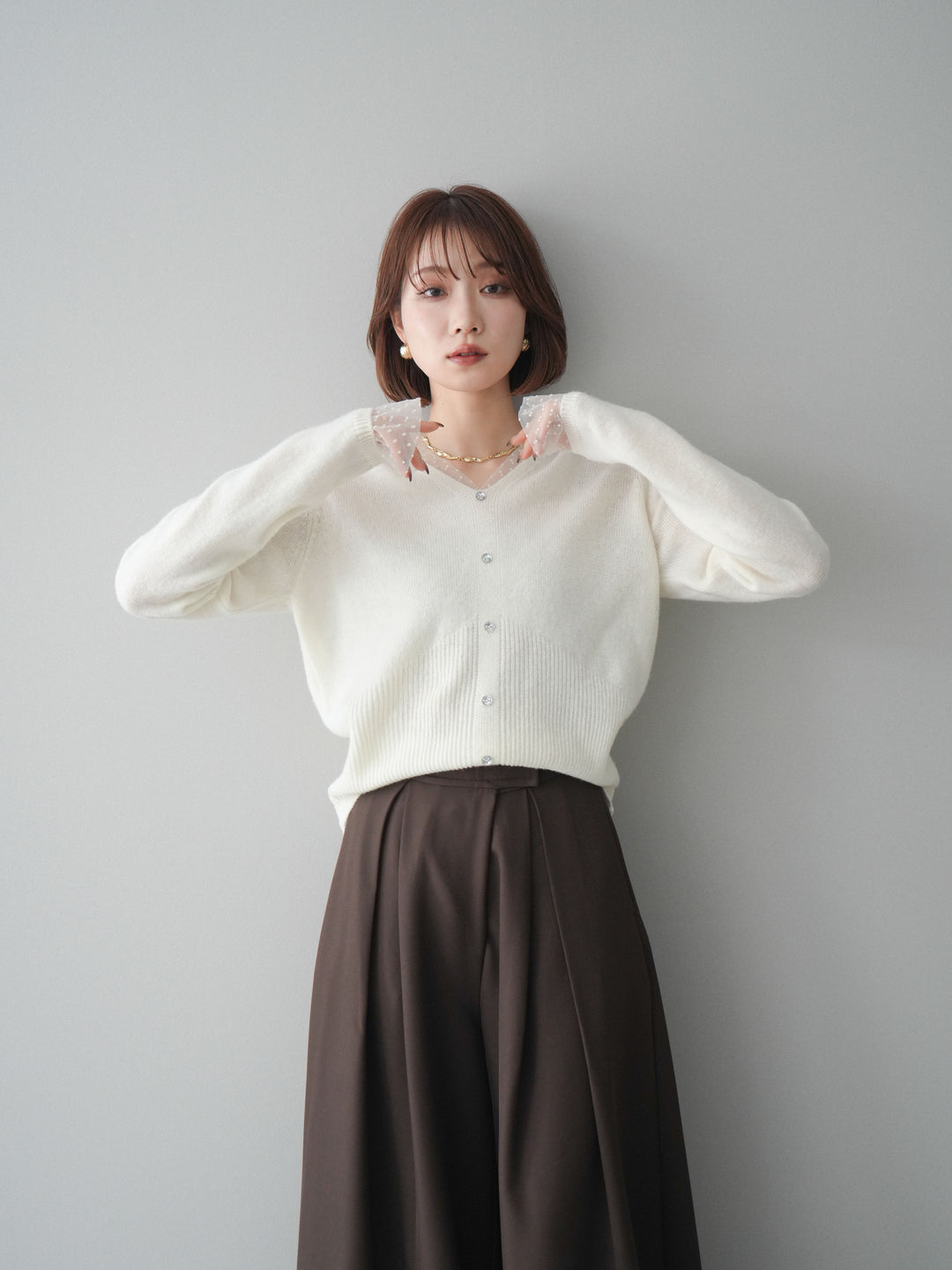 [SET]ドットチュールレイヤードボタンニットトップス+テープベルトタックバギーパンツ(2set)