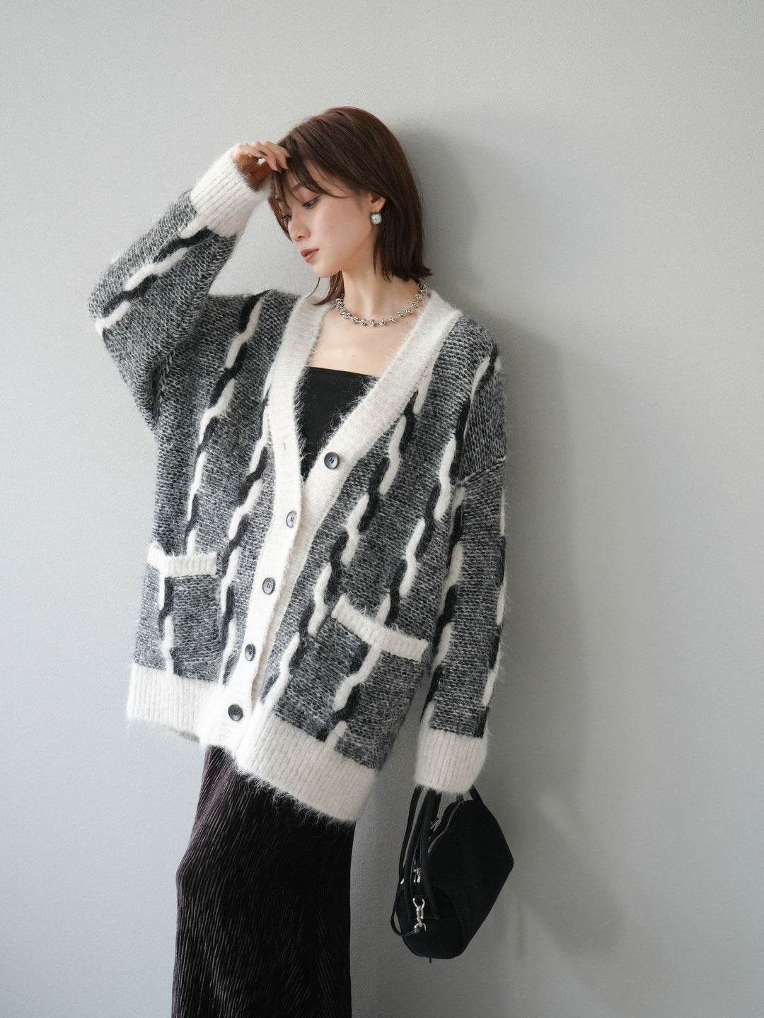 [SET]バイカラー編み込みデザインニットカーディガン+ベロアプリーツナロースカート(2set)