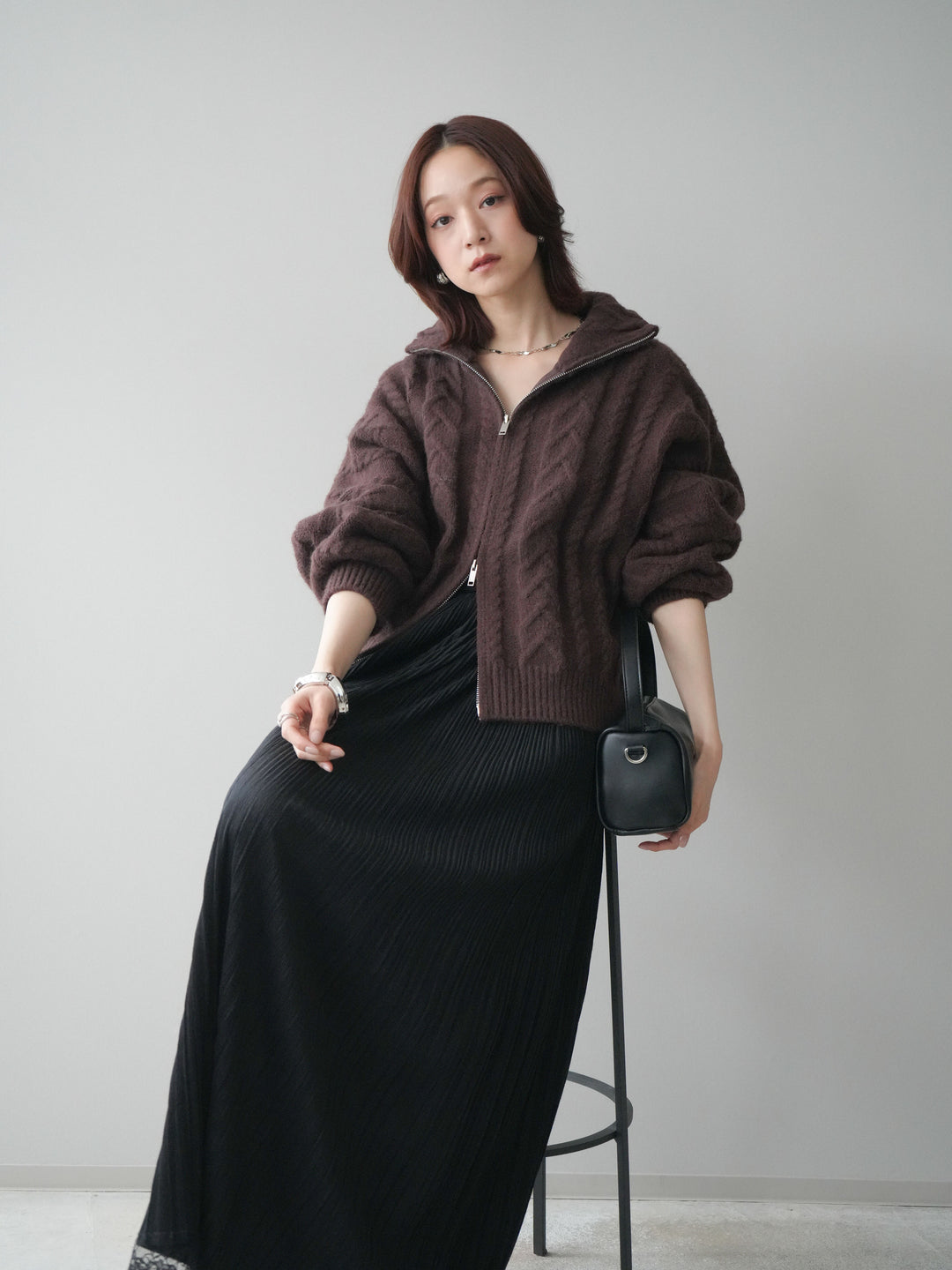 [SET]ケーブル編みハイネックZIPニットカーディガン+裾レーススウェードプリーツマキシスカート(2set)