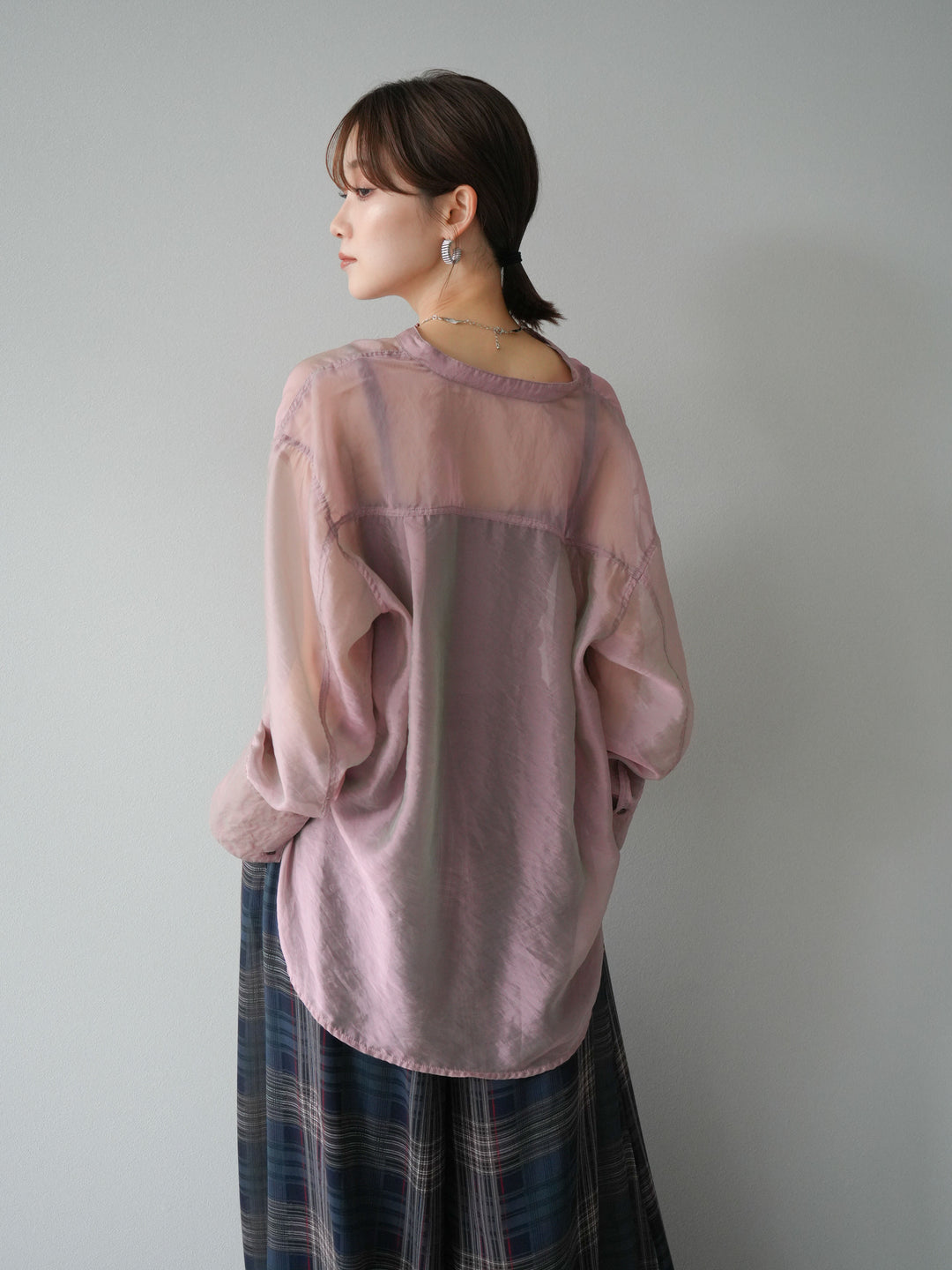 [SET] 亮面透視立領襯衫 + 透視格紋寬鬆褲 (2 件套)